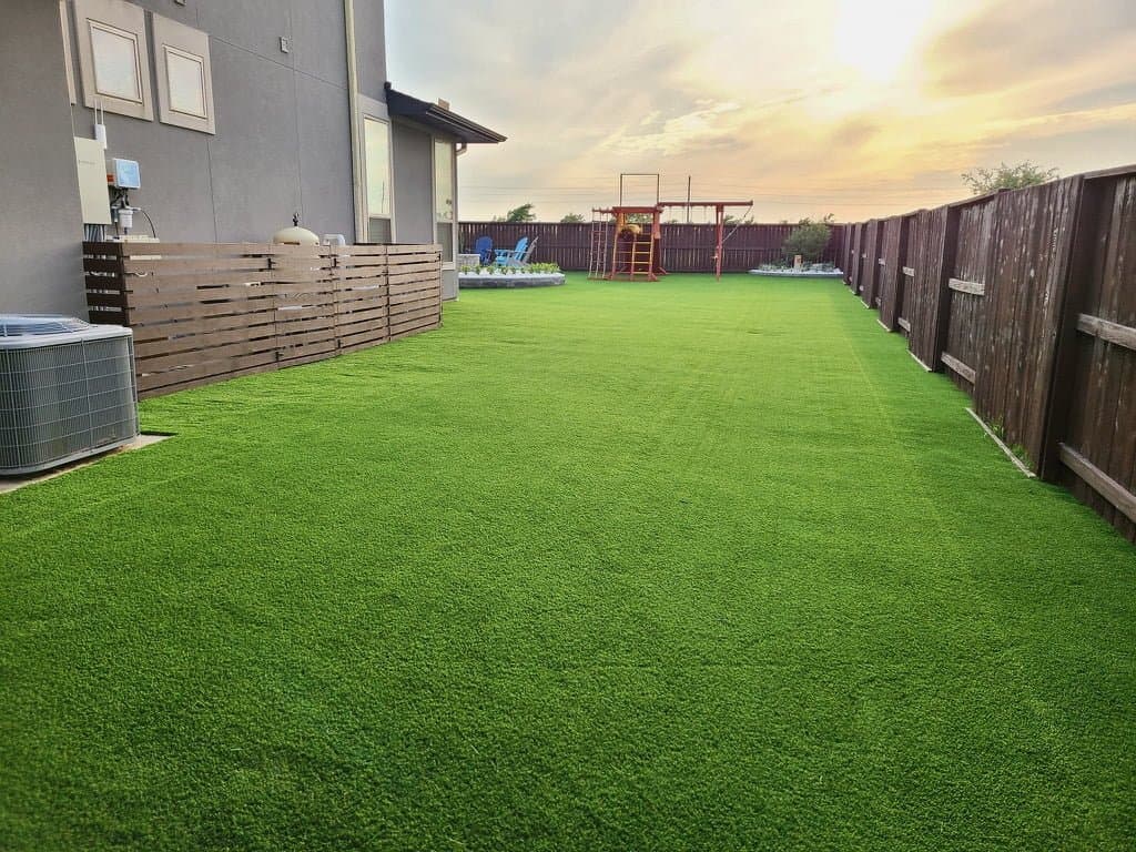 Backyard putting green build in Houston