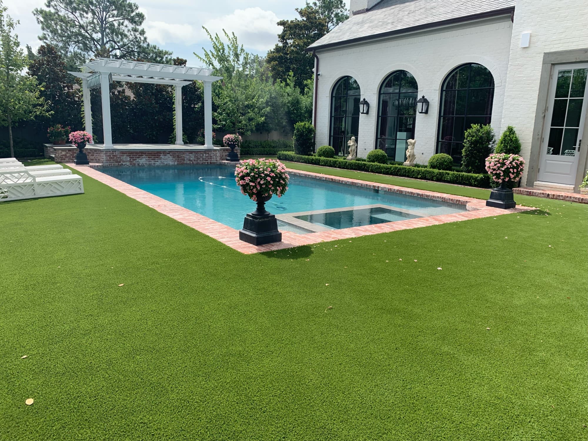 Residential synthetic grass lawn in Houston